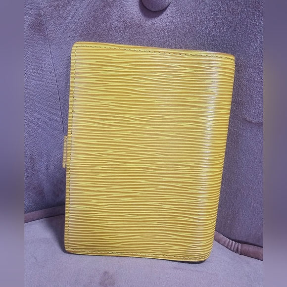 LOUIS VUITTON YELLOW EPI AGENDA - Picture 2 of 10